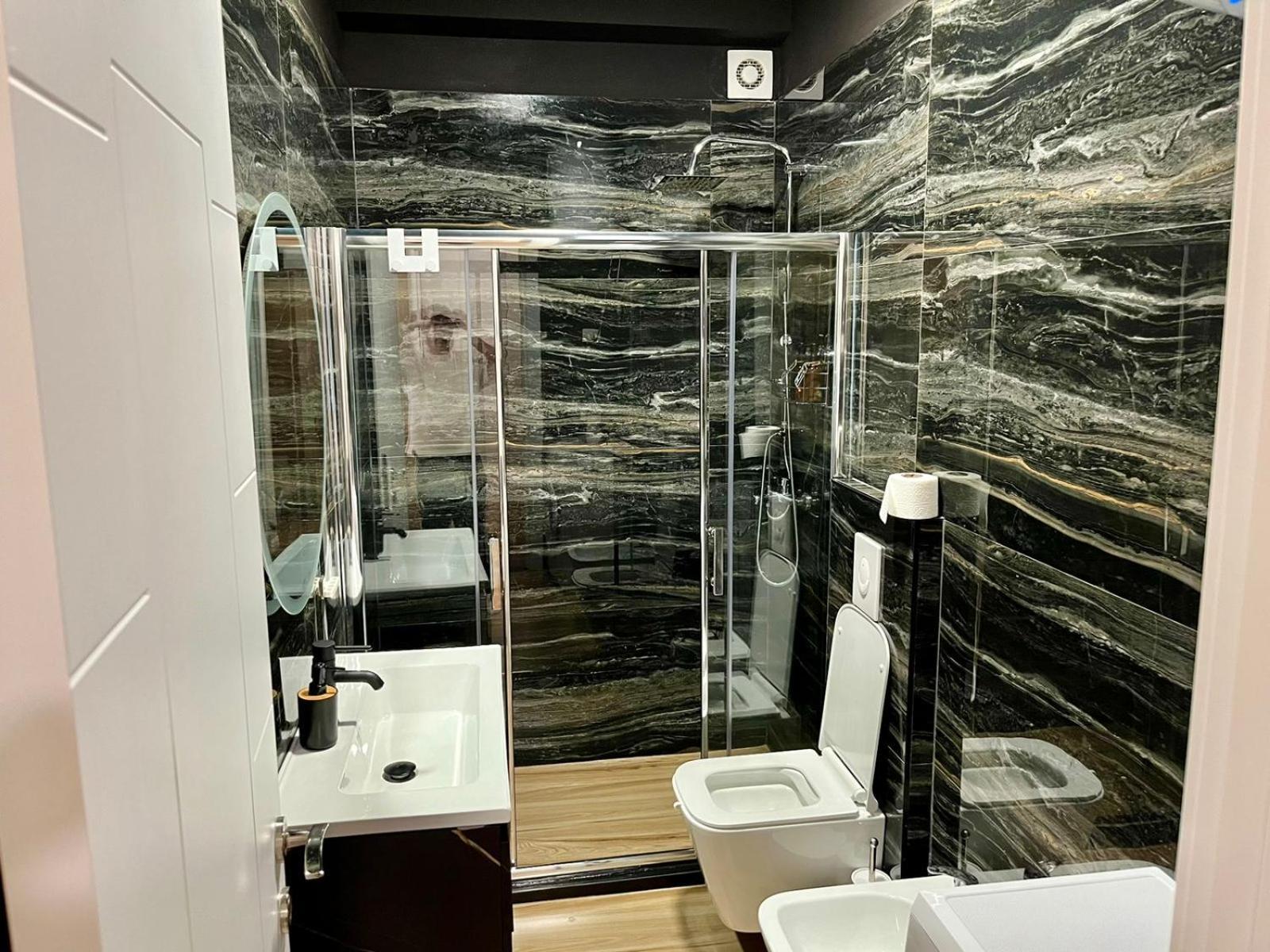 City Center Cozy Apartment Tirana Exteriör bild